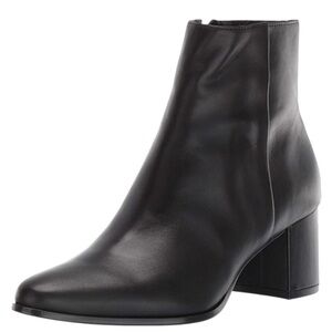 Calvin Klein Fimora size 8 leather ankle boots